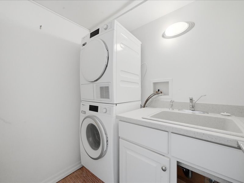 1440 N Lake Shore Drive #12H, Chicago, IL 60610