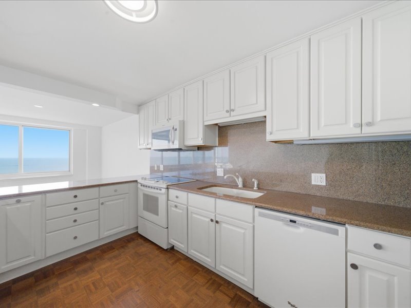 1440 N Lake Shore Drive #12H, Chicago, IL 60610