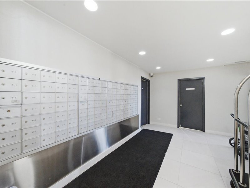 1440 N Lake Shore Drive #12H, Chicago, IL 60610