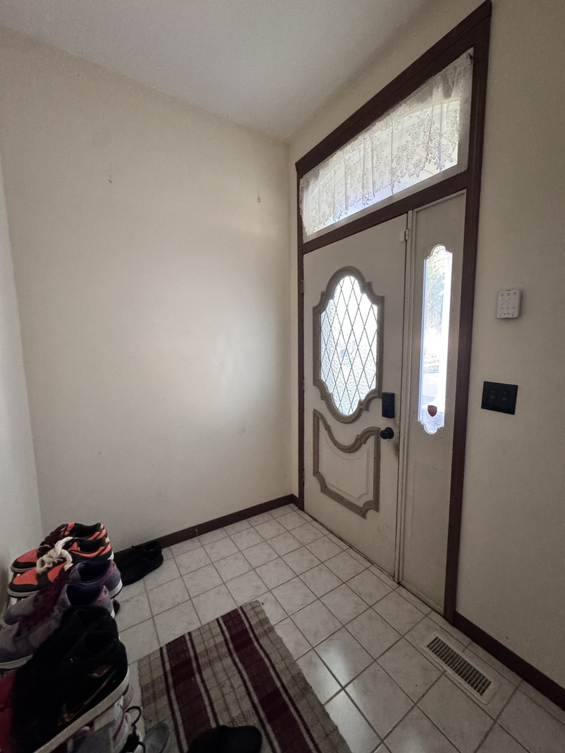 9546 S Spaulding Avenue, Evergreen Park, IL 60805