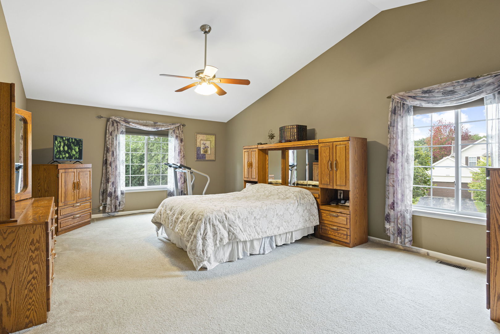 1 Winterberry Court, Streamwood, IL 60107