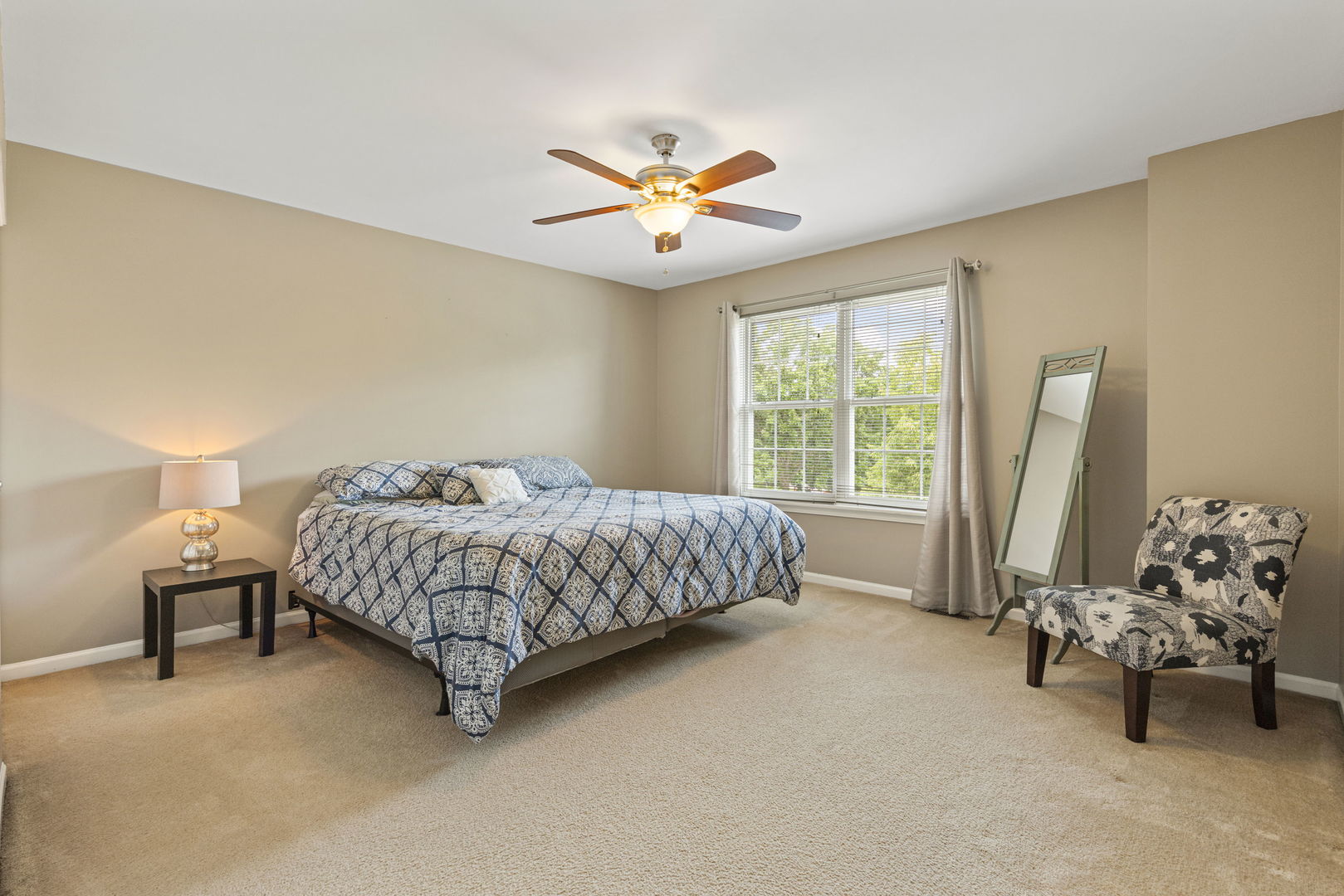 1 Winterberry Court, Streamwood, IL 60107