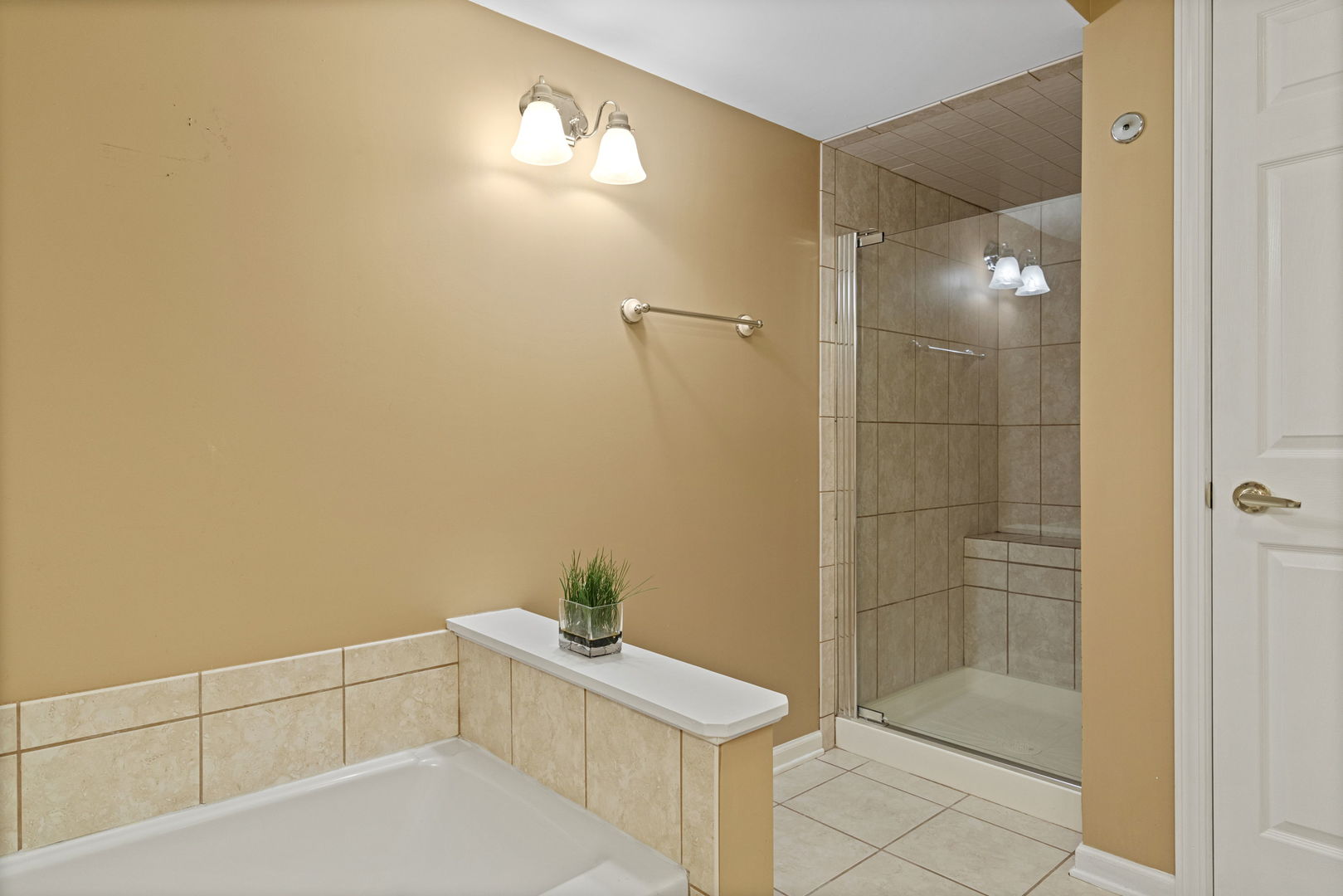1 Winterberry Court, Streamwood, IL 60107