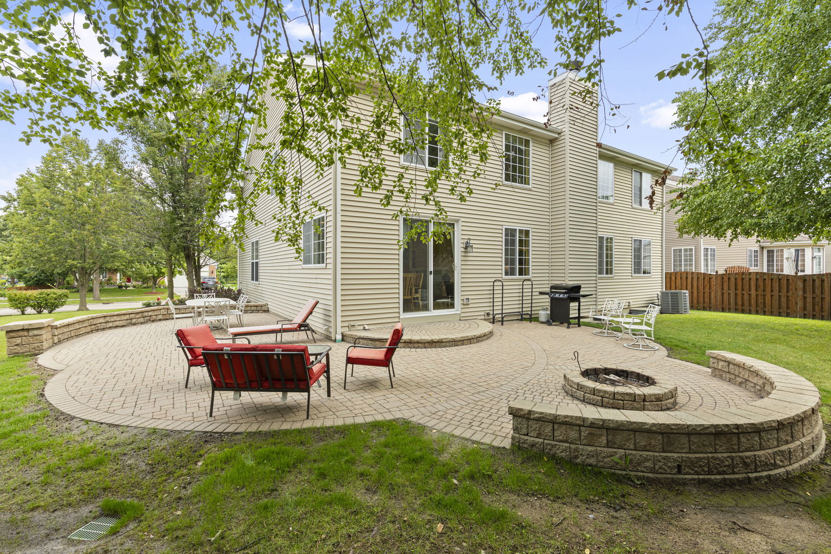 1 Winterberry Court, Streamwood, IL 60107