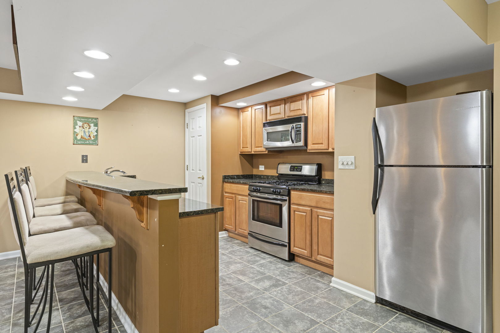 1 Winterberry Court, Streamwood, IL 60107