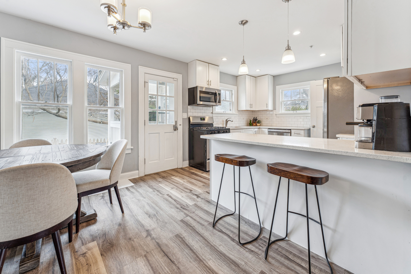211 E Russell Street, Barrington, IL 60010