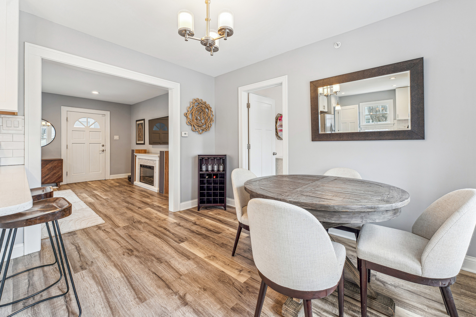 211 E Russell Street, Barrington, IL 60010