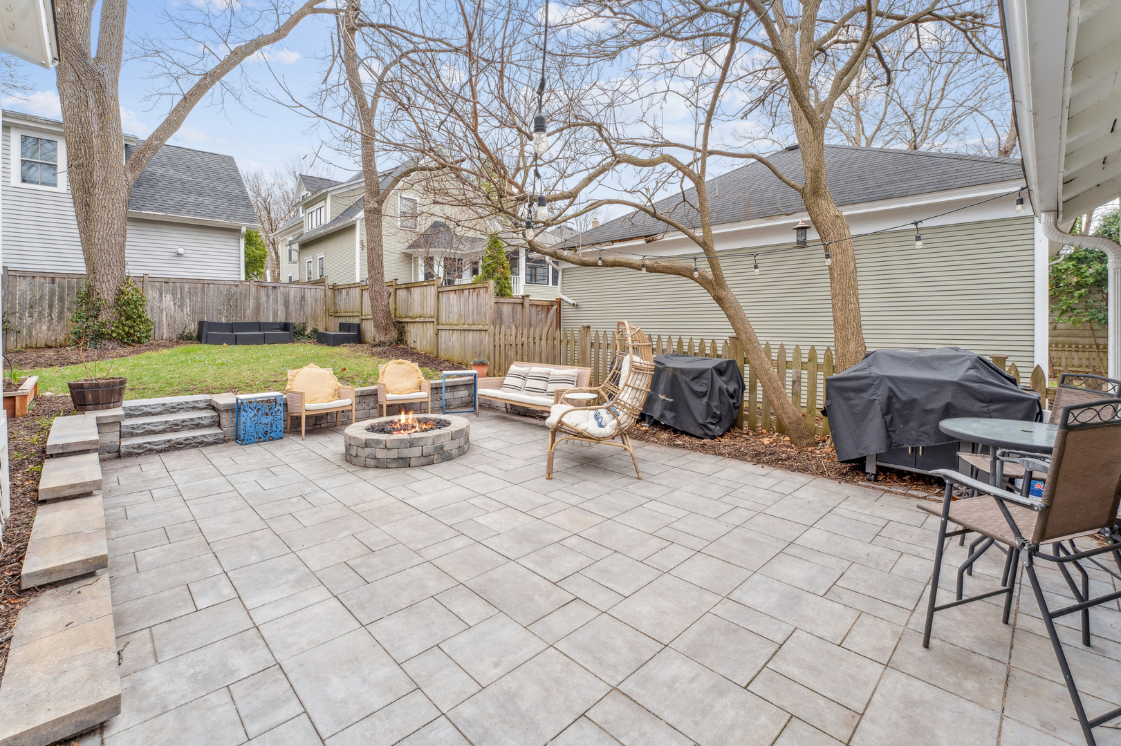 211 E Russell Street, Barrington, IL 60010
