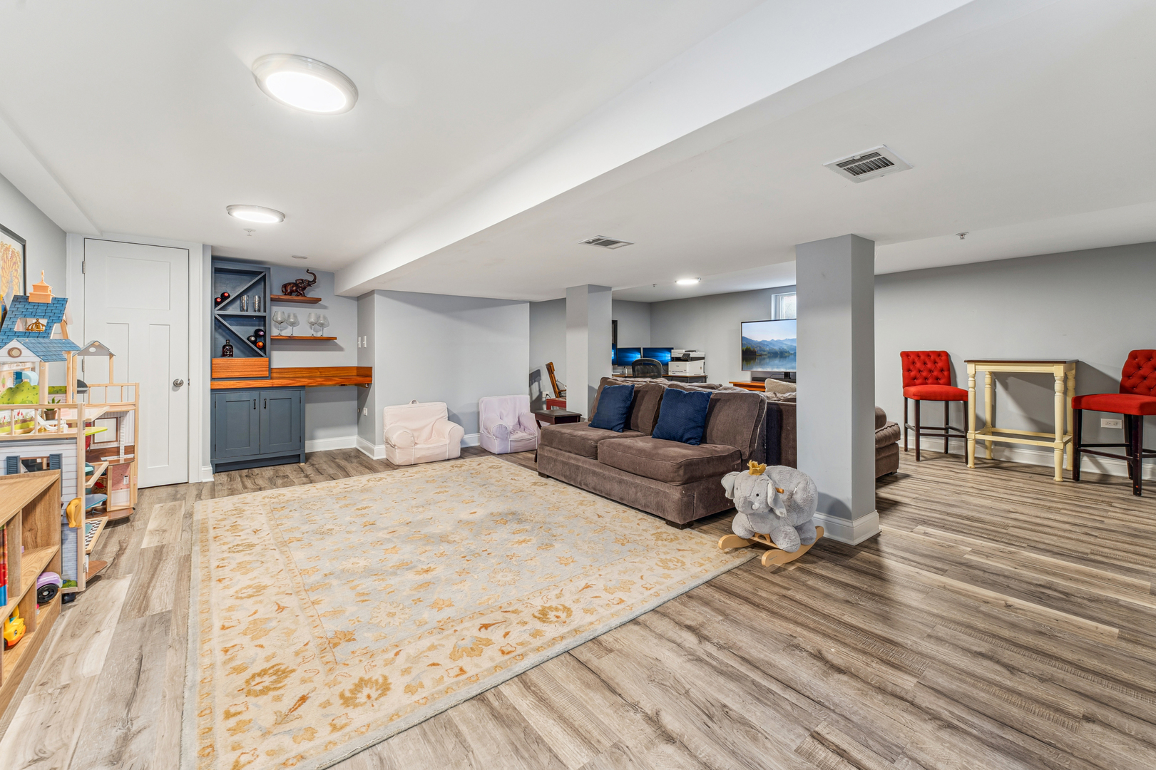 211 E Russell Street, Barrington, IL 60010