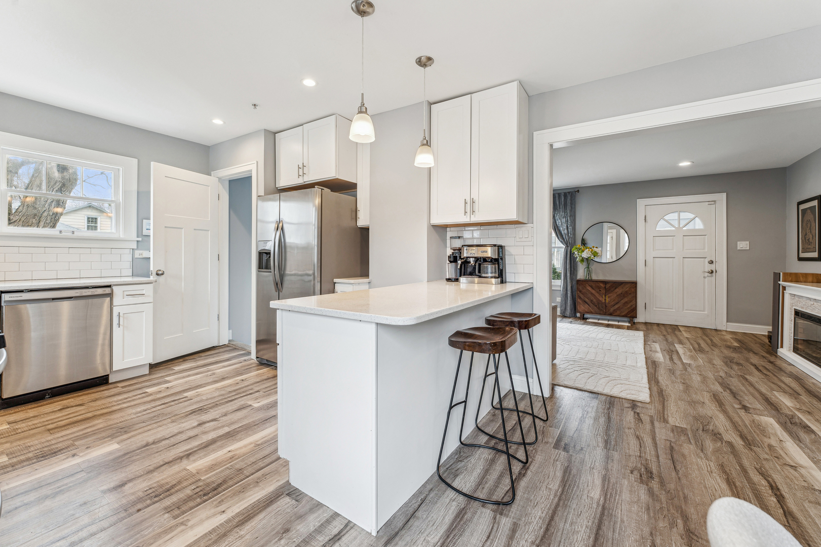 211 E Russell Street, Barrington, IL 60010