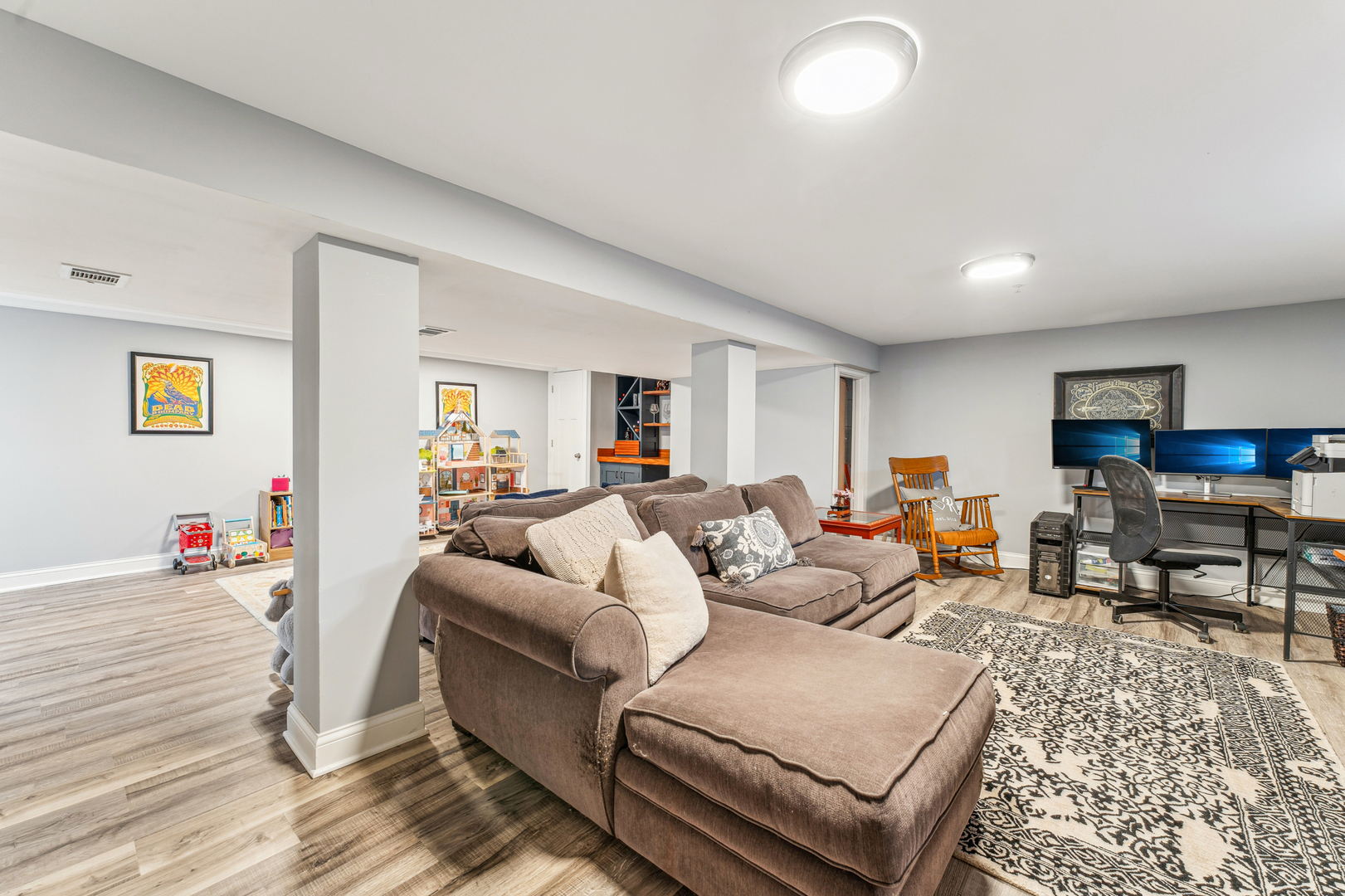 211 E Russell Street, Barrington, IL 60010