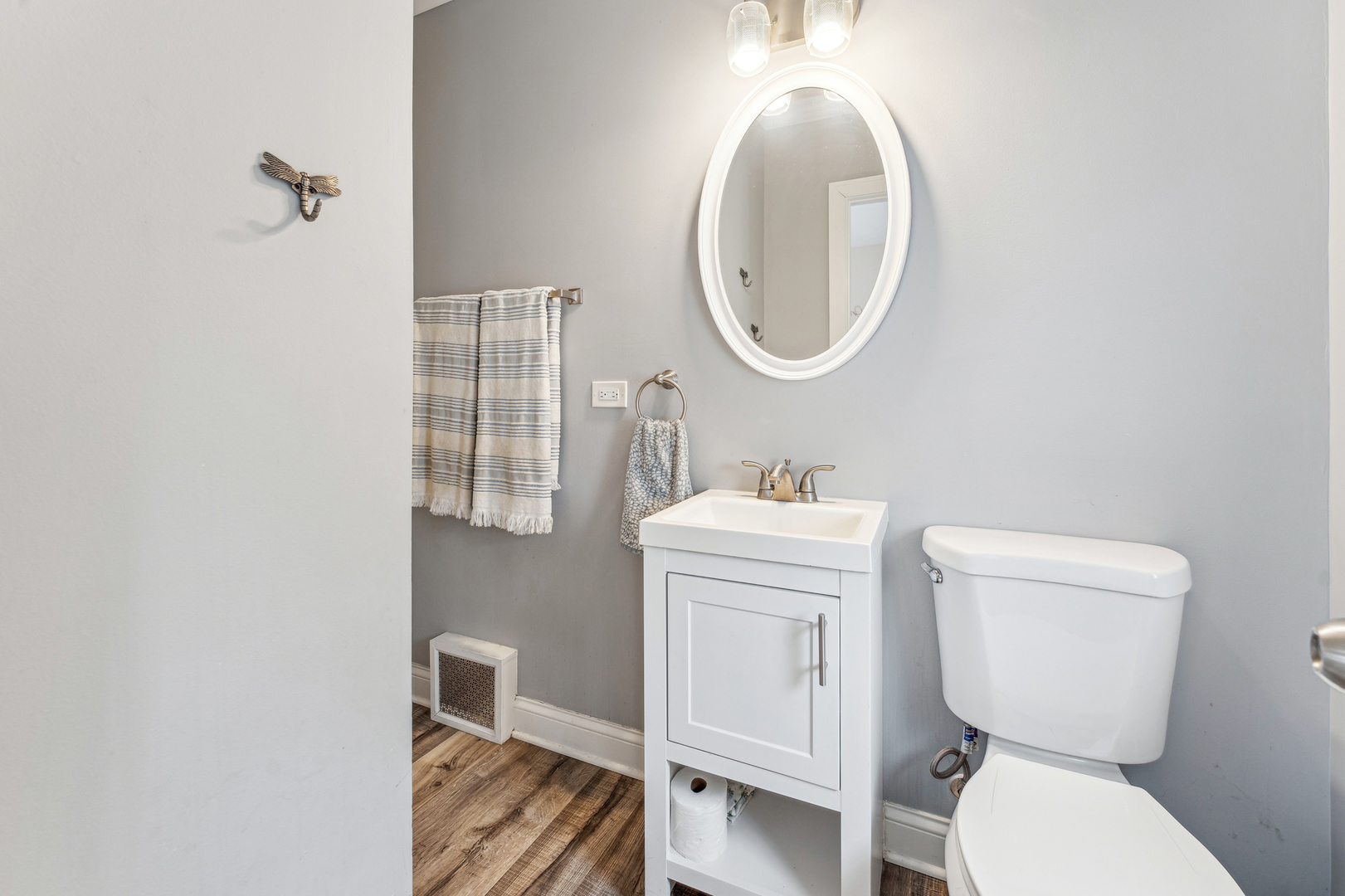 211 E Russell Street, Barrington, IL 60010