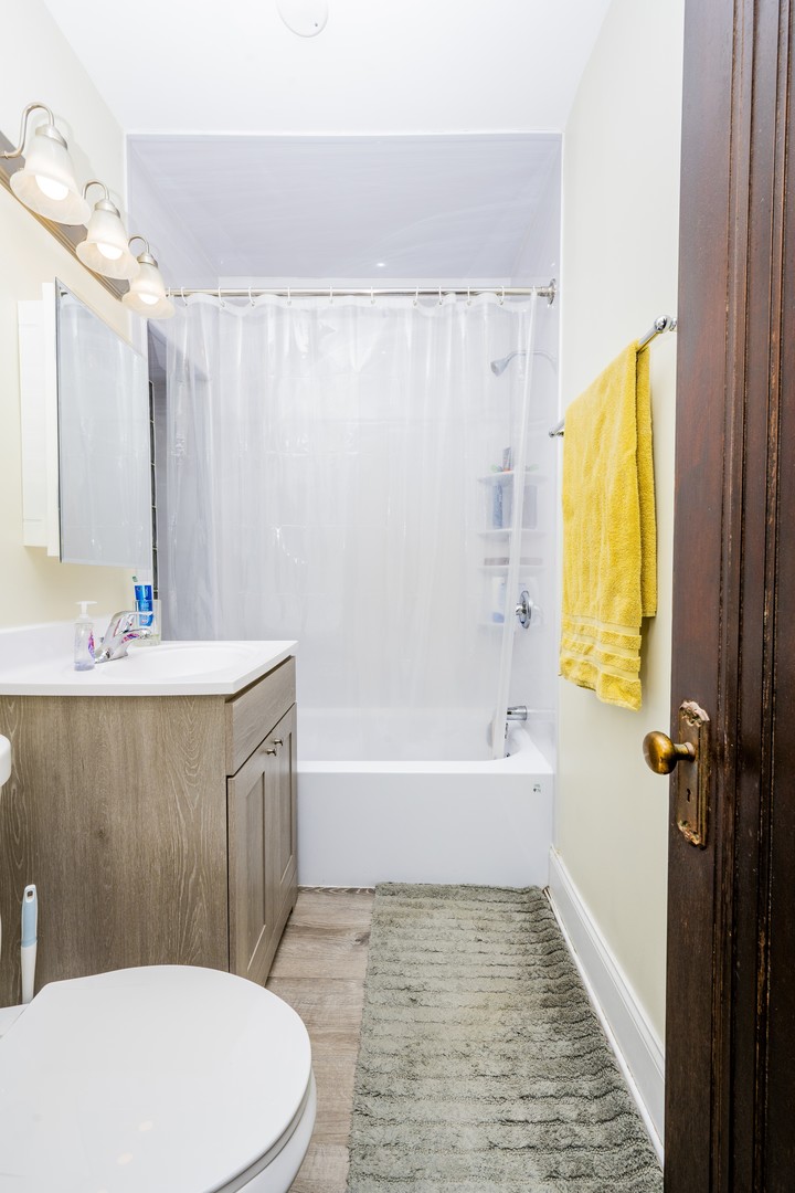 3258 N Linder Avenue #2D, Chicago, IL 60641