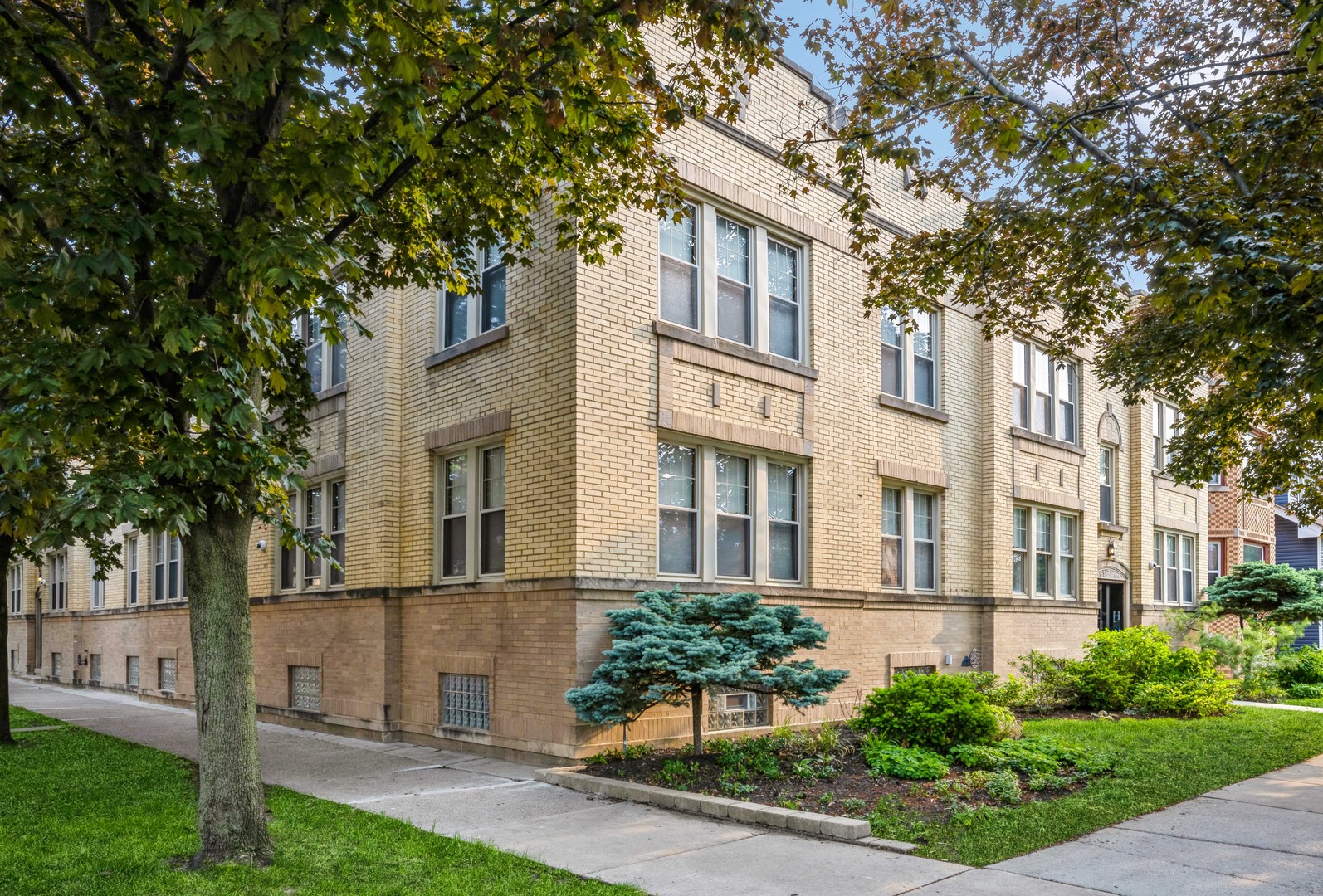 3258 N Linder Avenue #2D, Chicago, IL 60641