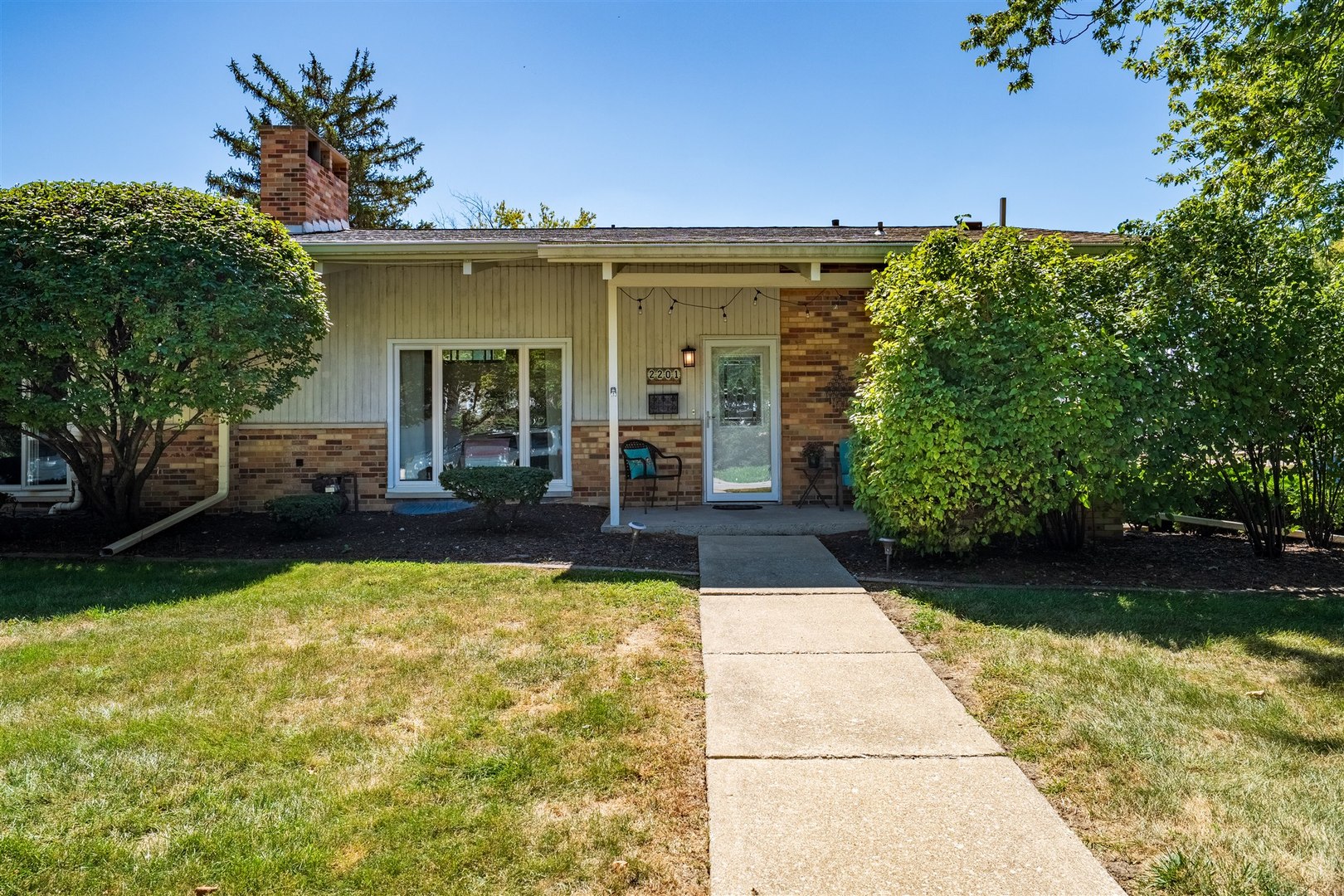 2201 Benjamin Lane #6, Bloomington, IL 61701