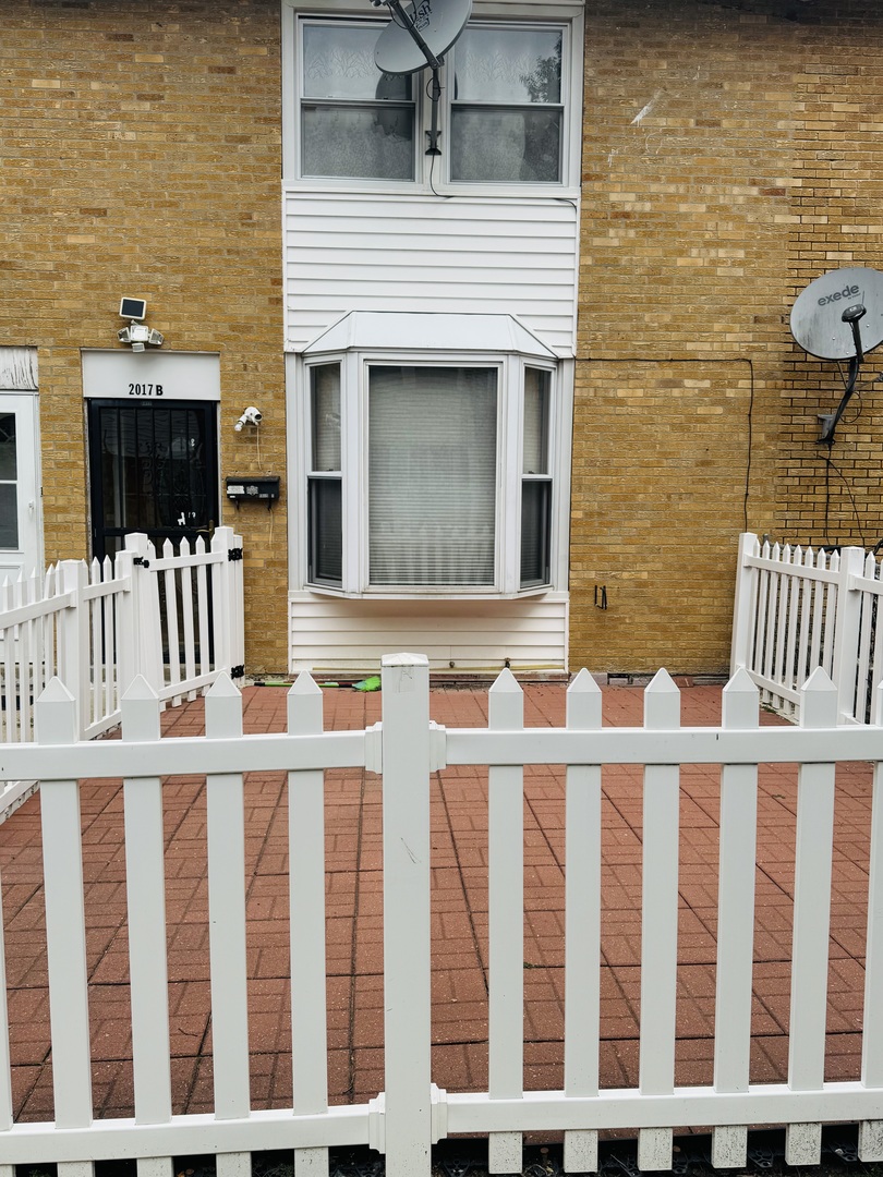 2017 Pine Street #B, Des Plaines, IL 60018