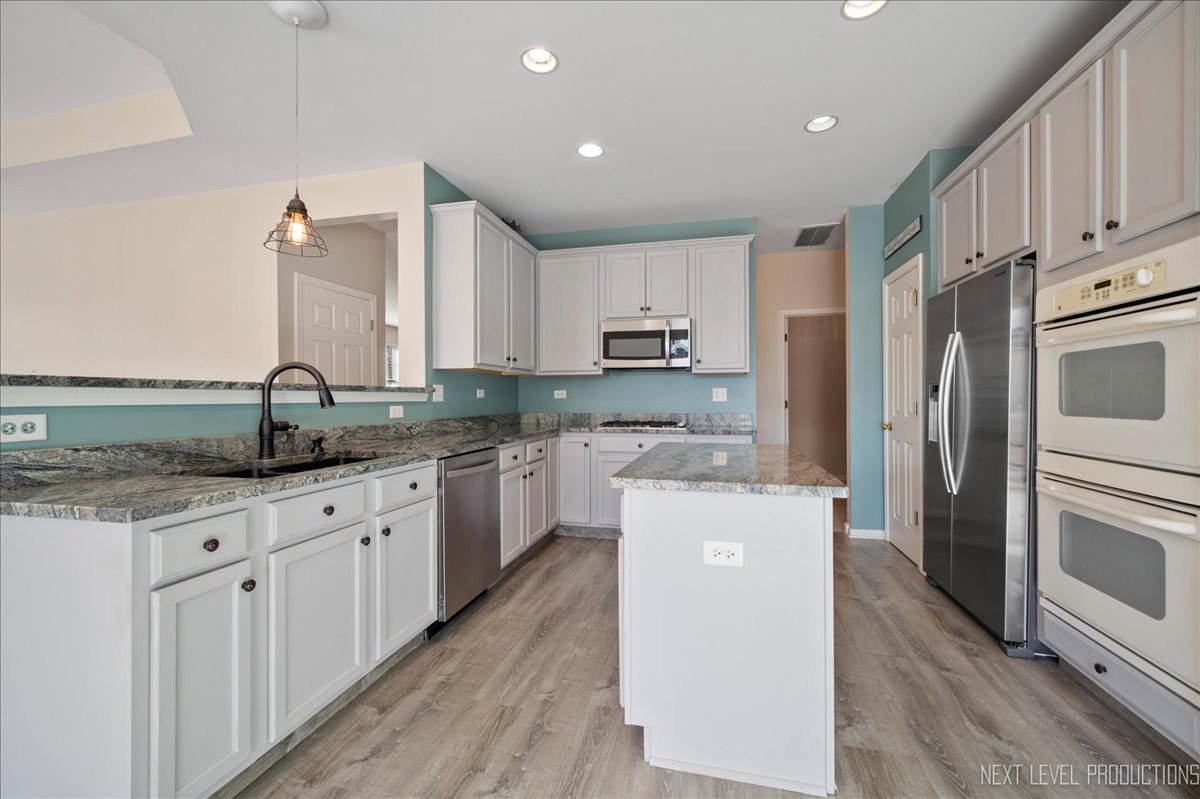712 Bohannon Circle, Oswego, IL 60543