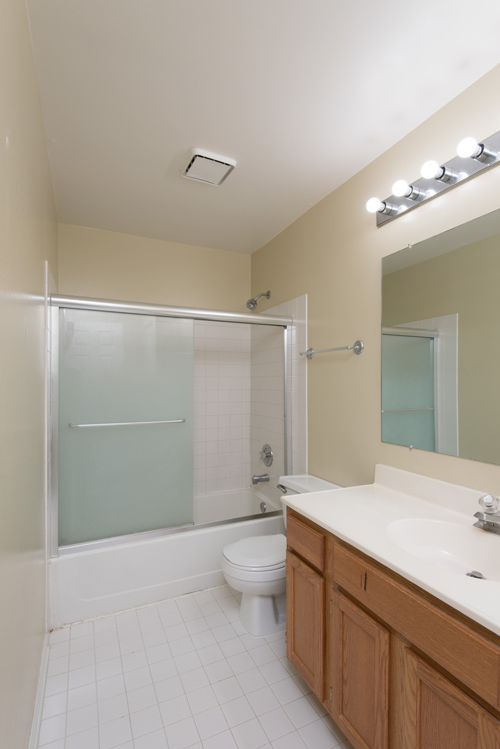 483 Grosse Pointe Circle #483, Vernon Hills, IL 60061
