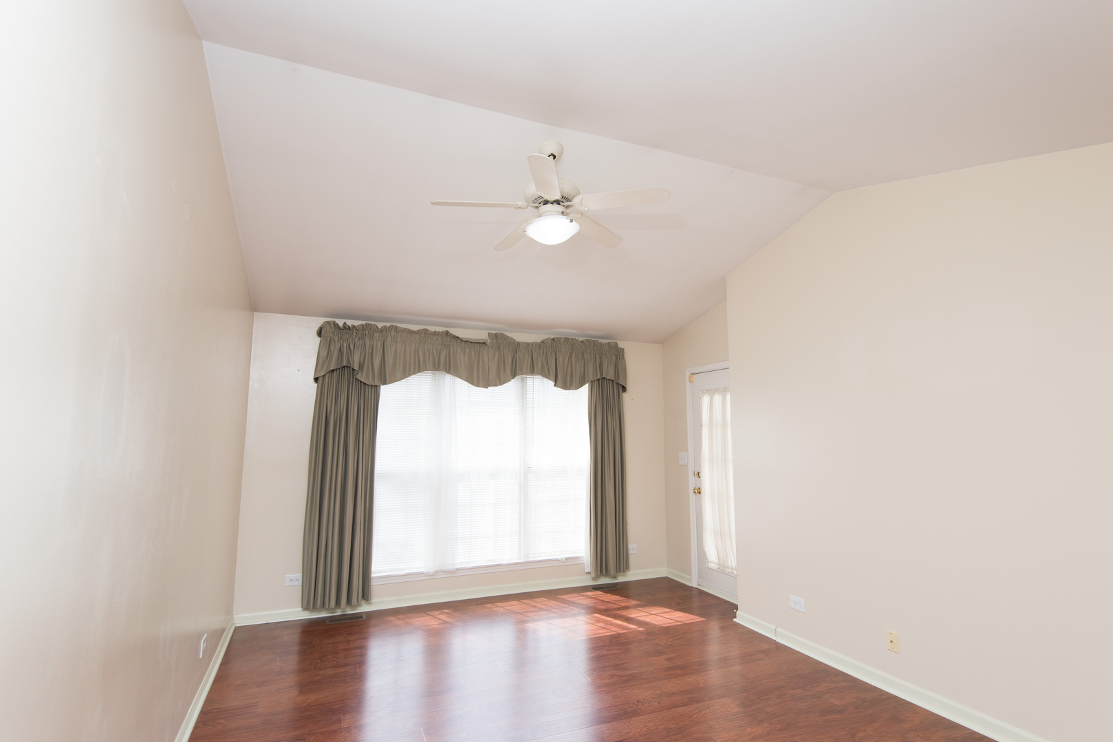 483 Grosse Pointe Circle #483, Vernon Hills, IL 60061