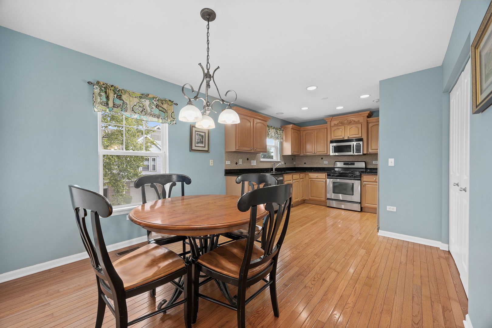 2949 Saganashkee Lane, Naperville, IL 60564