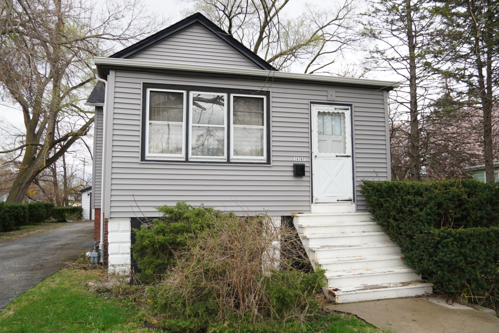16707 Dixie Highway, Hazel Crest, IL 60429