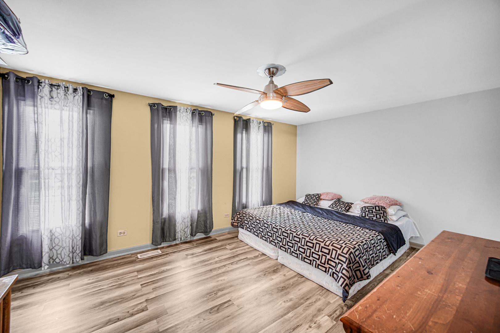 1326 Spring Valley Drive #1326, Carol Stream, IL 60188