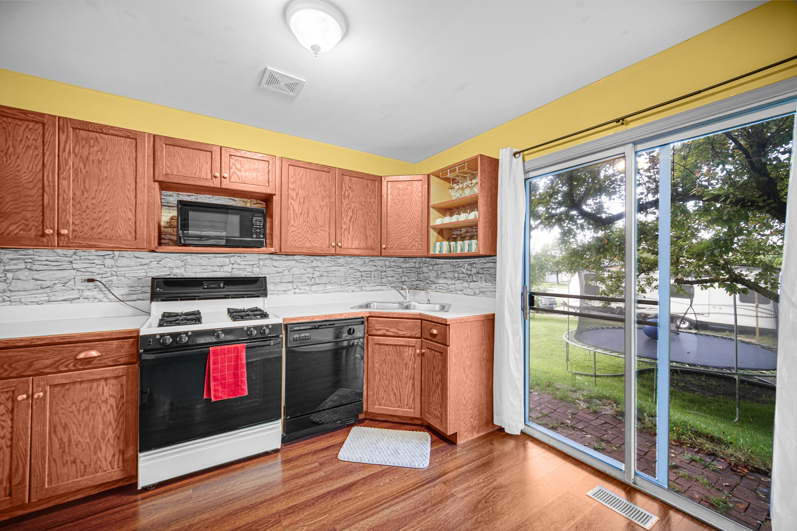 1326 Spring Valley Drive #1326, Carol Stream, IL 60188