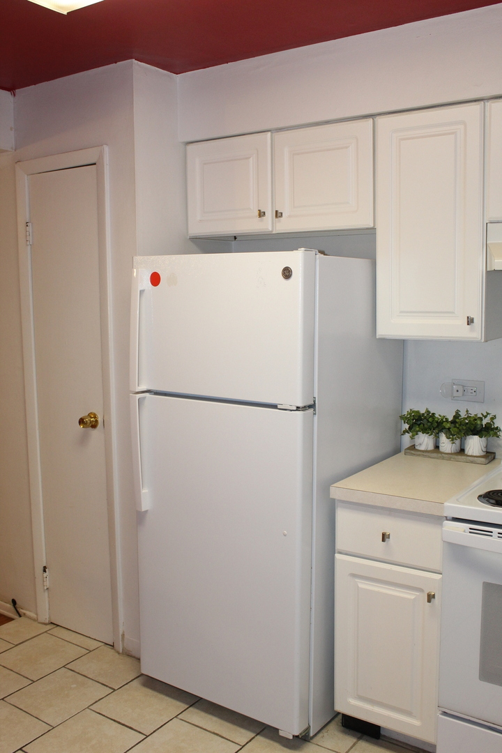 36 S 19th Avenue #2E, Maywood, IL 60153
