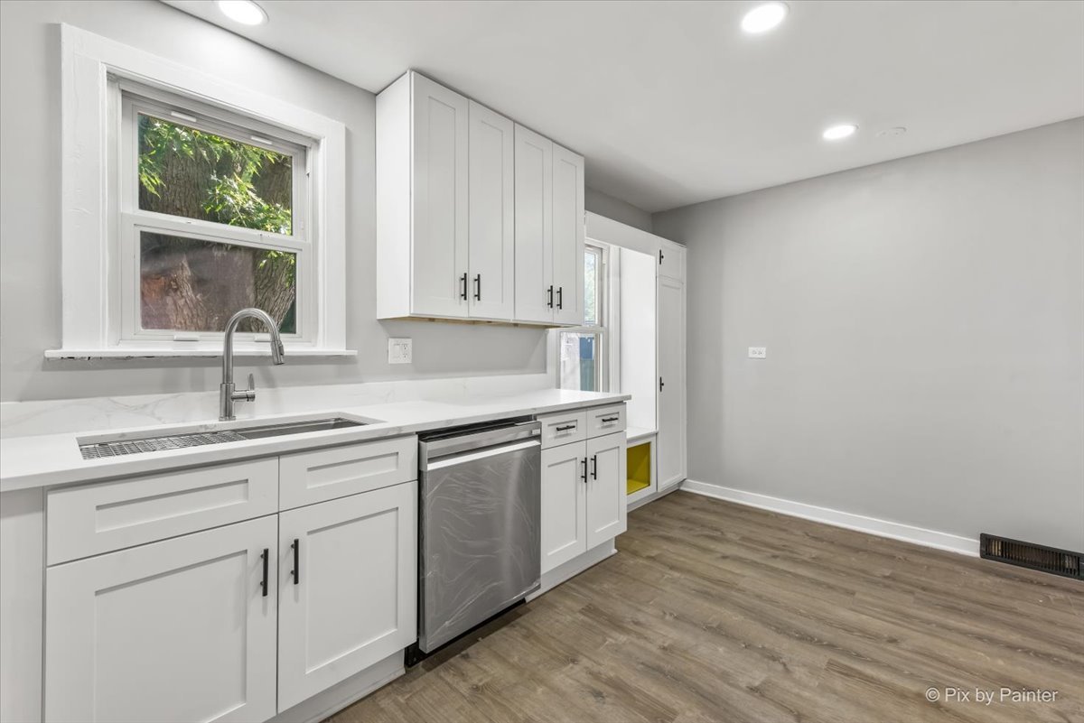 714 E Elmwood Avenue, West Chicago, IL 60185