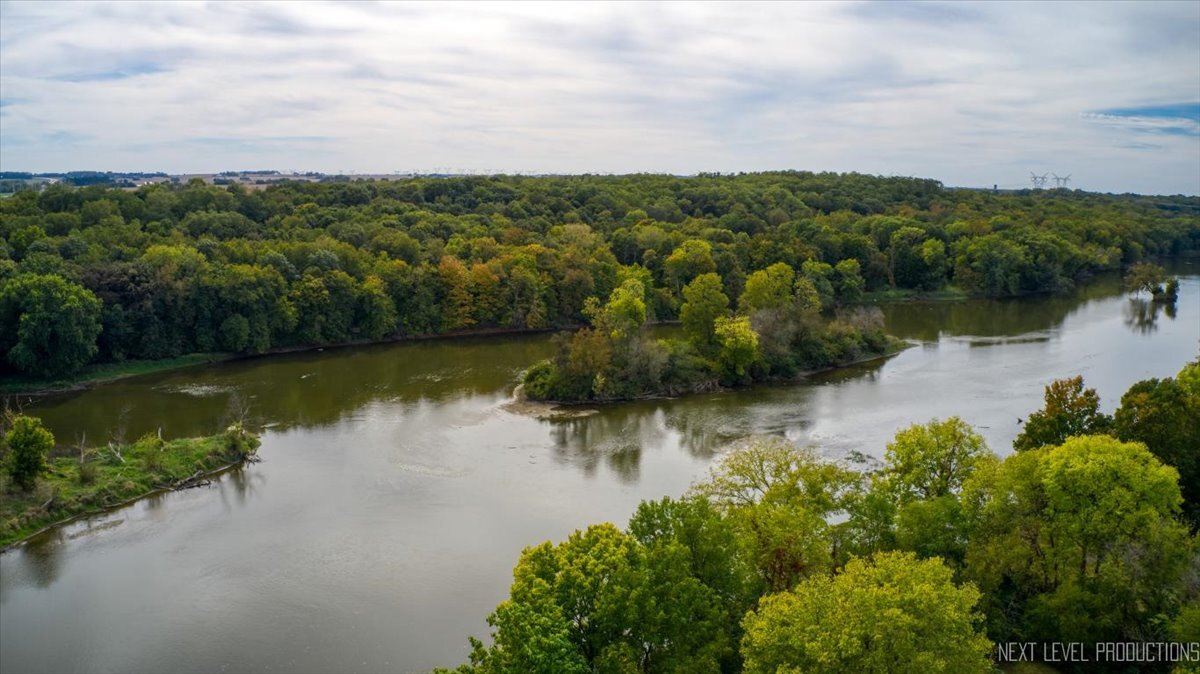 12712 River Road, Plano, IL 60545