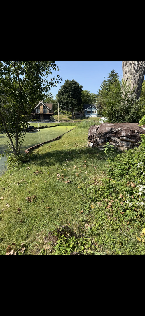 35 Medinah Avenue, Fox Lake, IL 60020