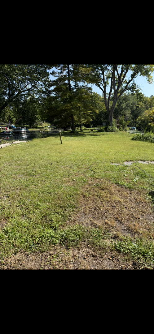 35 Medinah Avenue, Fox Lake, IL 60020