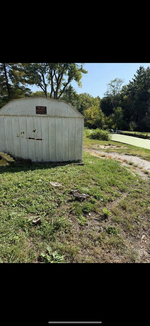 35 Medinah Avenue, Fox Lake, IL 60020