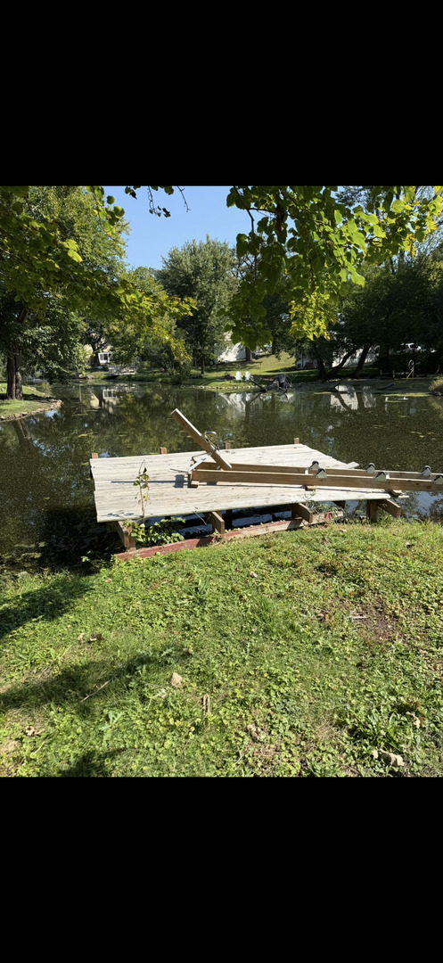 35 Medinah Avenue, Fox Lake, IL 60020