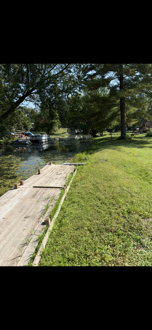 35 Medinah Avenue, Fox Lake, IL 60020