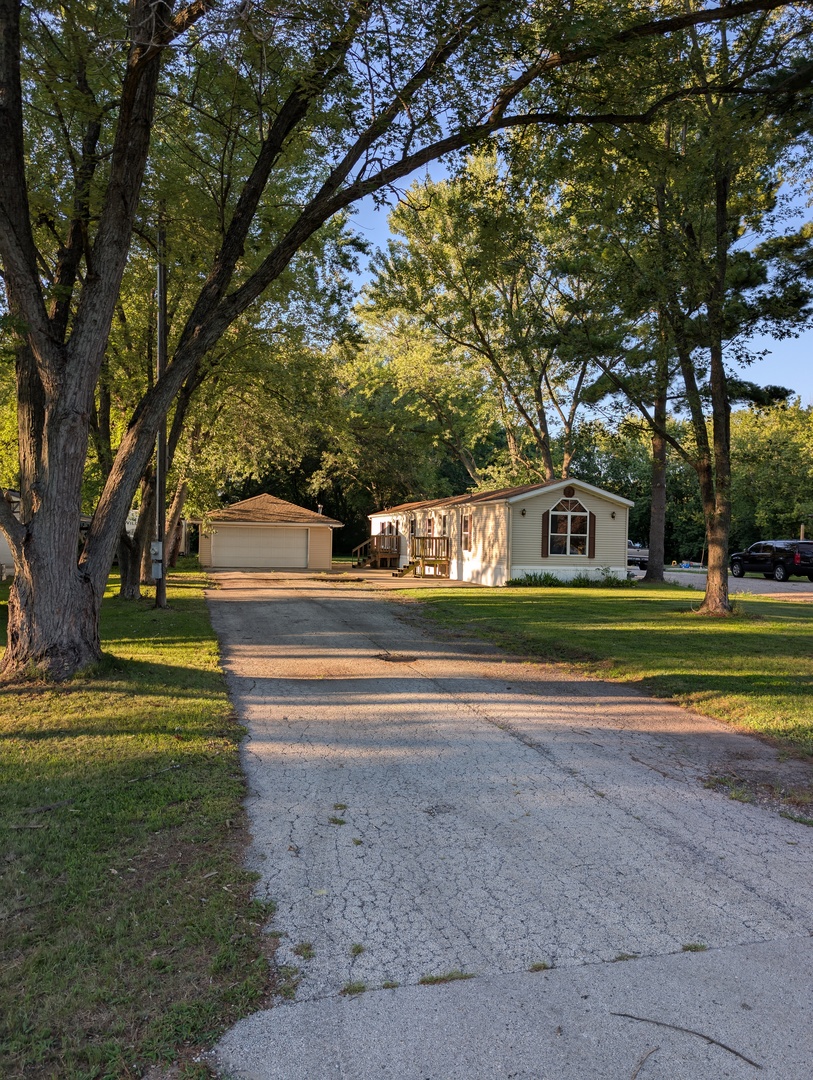 642 W Bergera Road, Braidwood, IL 60408