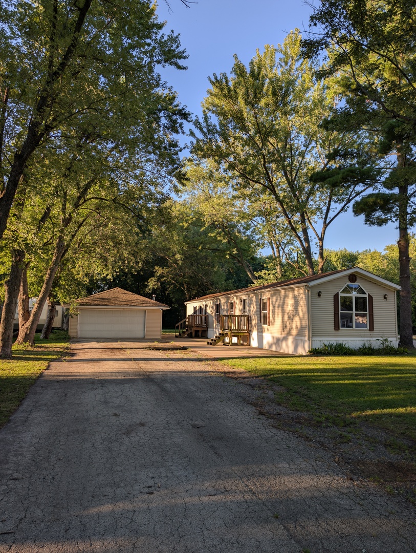 642 W Bergera Road, Braidwood, IL 60408