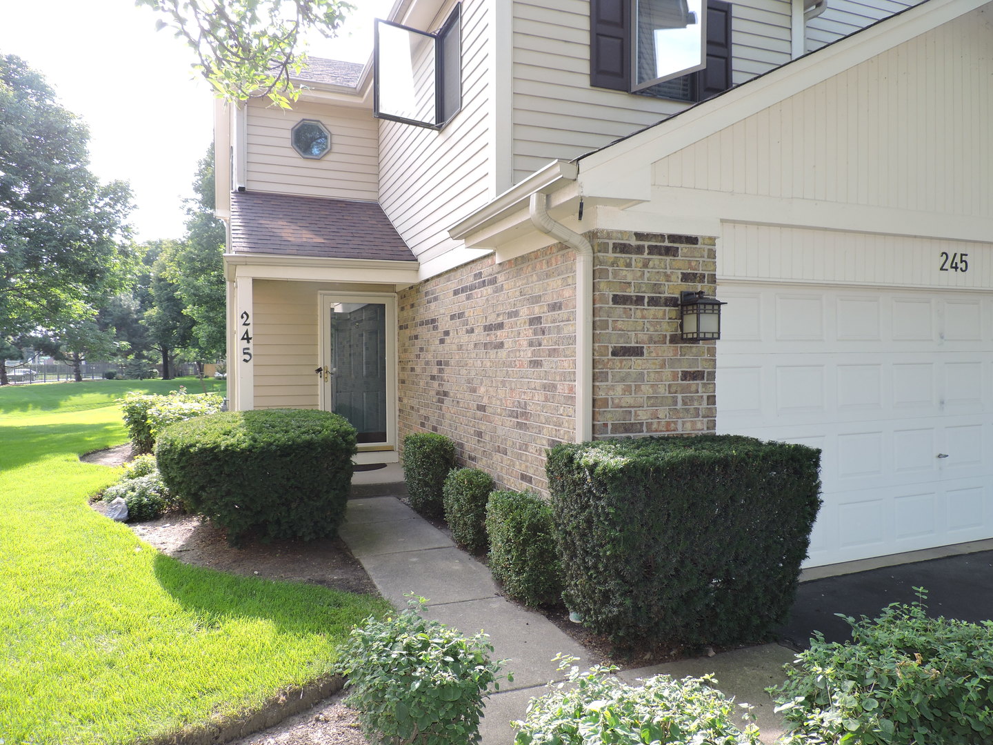 245 CARLISLE Avenue, Westmont, IL 60559