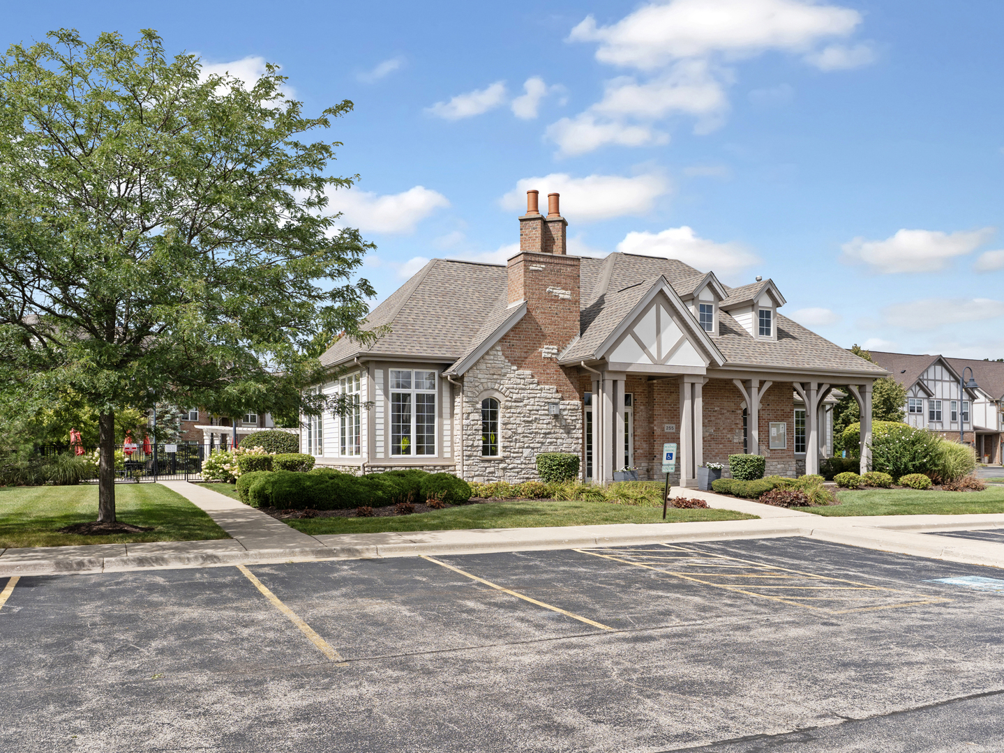 880 June Terrace #270, Lake Zurich, IL 60047