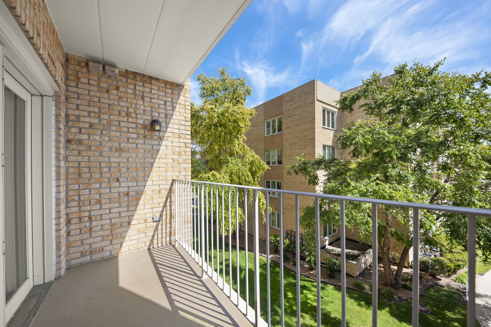 2250 S Grace Street #201, Lombard, IL 60148