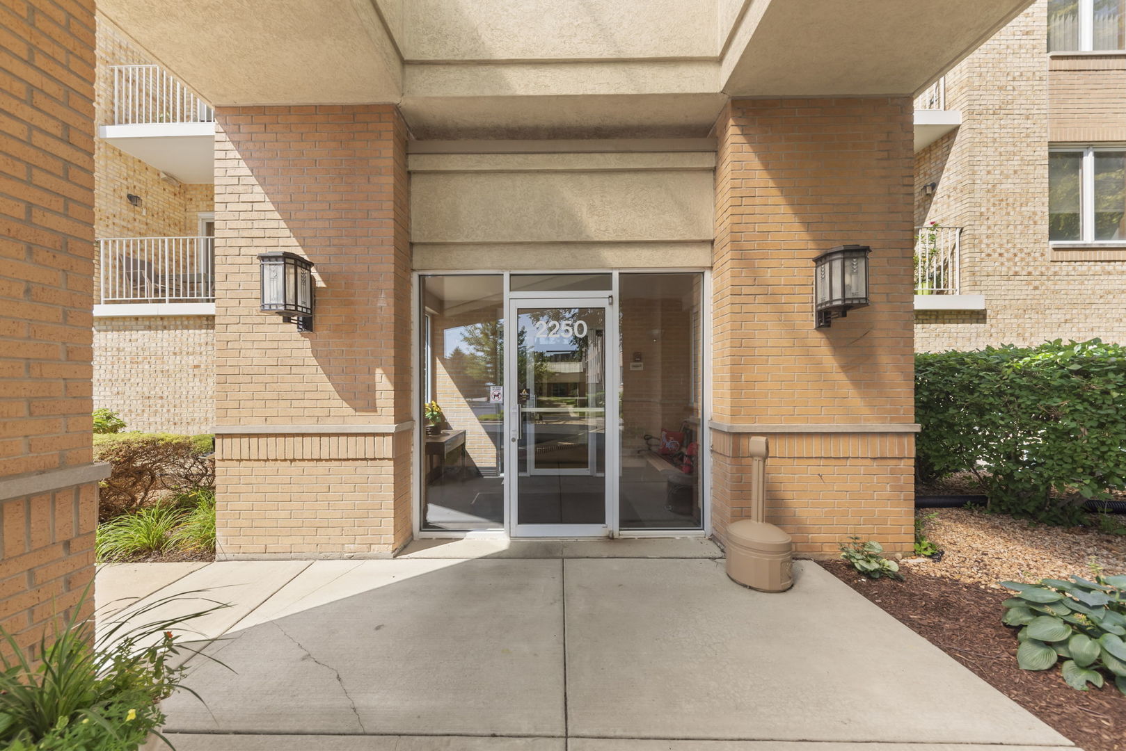 2250 S Grace Street #201, Lombard, IL 60148