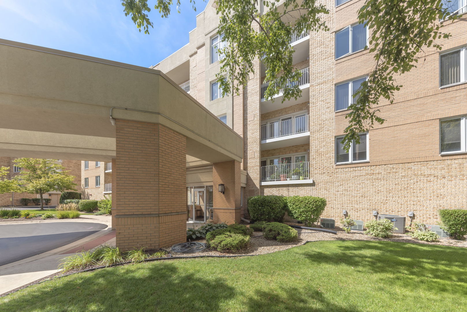 2250 S Grace Street #201, Lombard, IL 60148