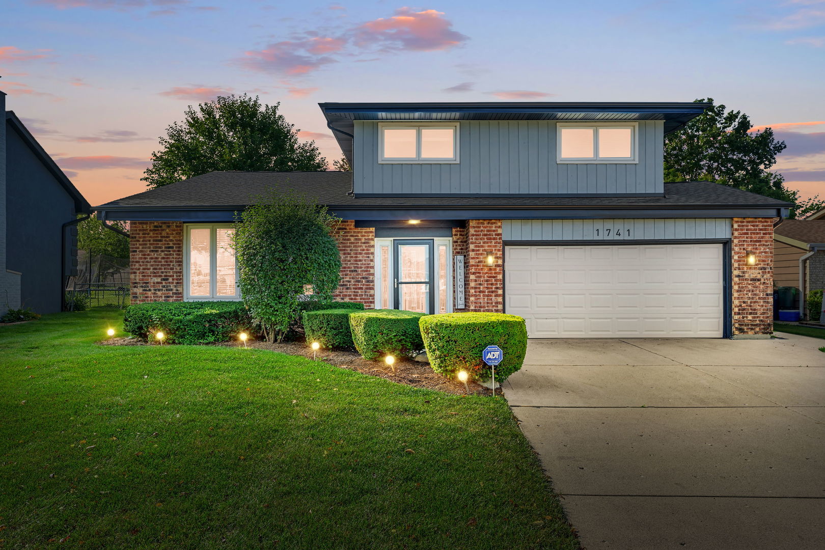 1741 W Goldengate Drive, Addison, IL 60101