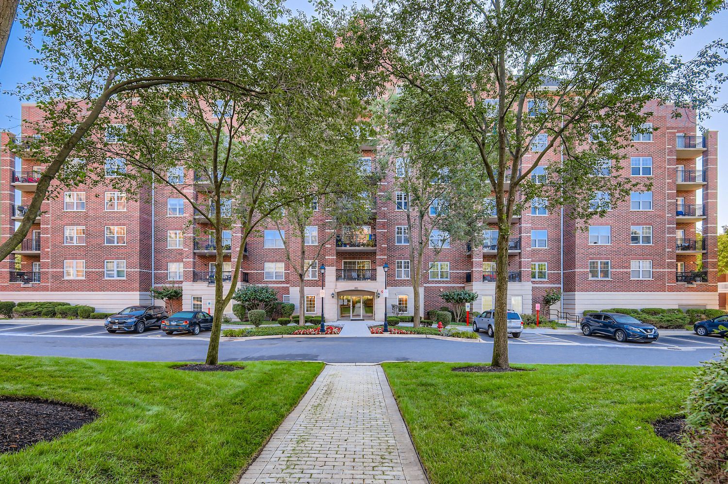410 W Mahogany Court #309, Palatine, IL 60067