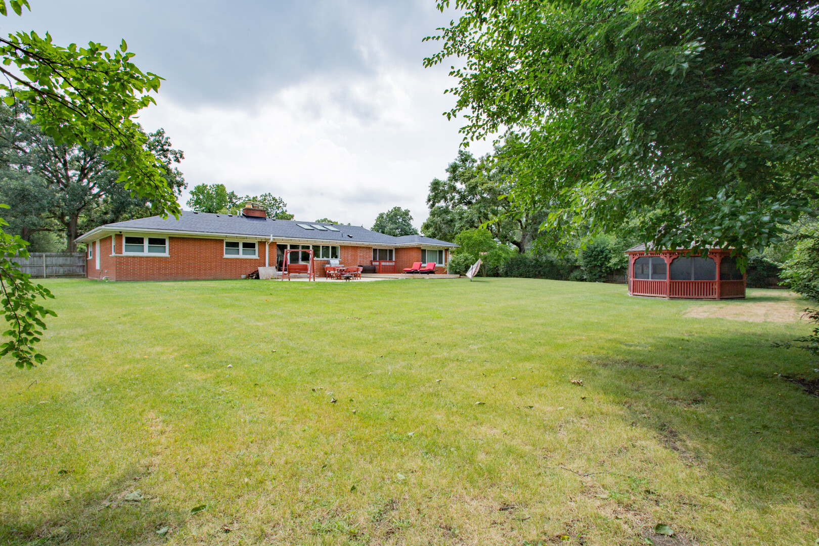 1010 Crabtree Lane, Des Plaines, IL 60016