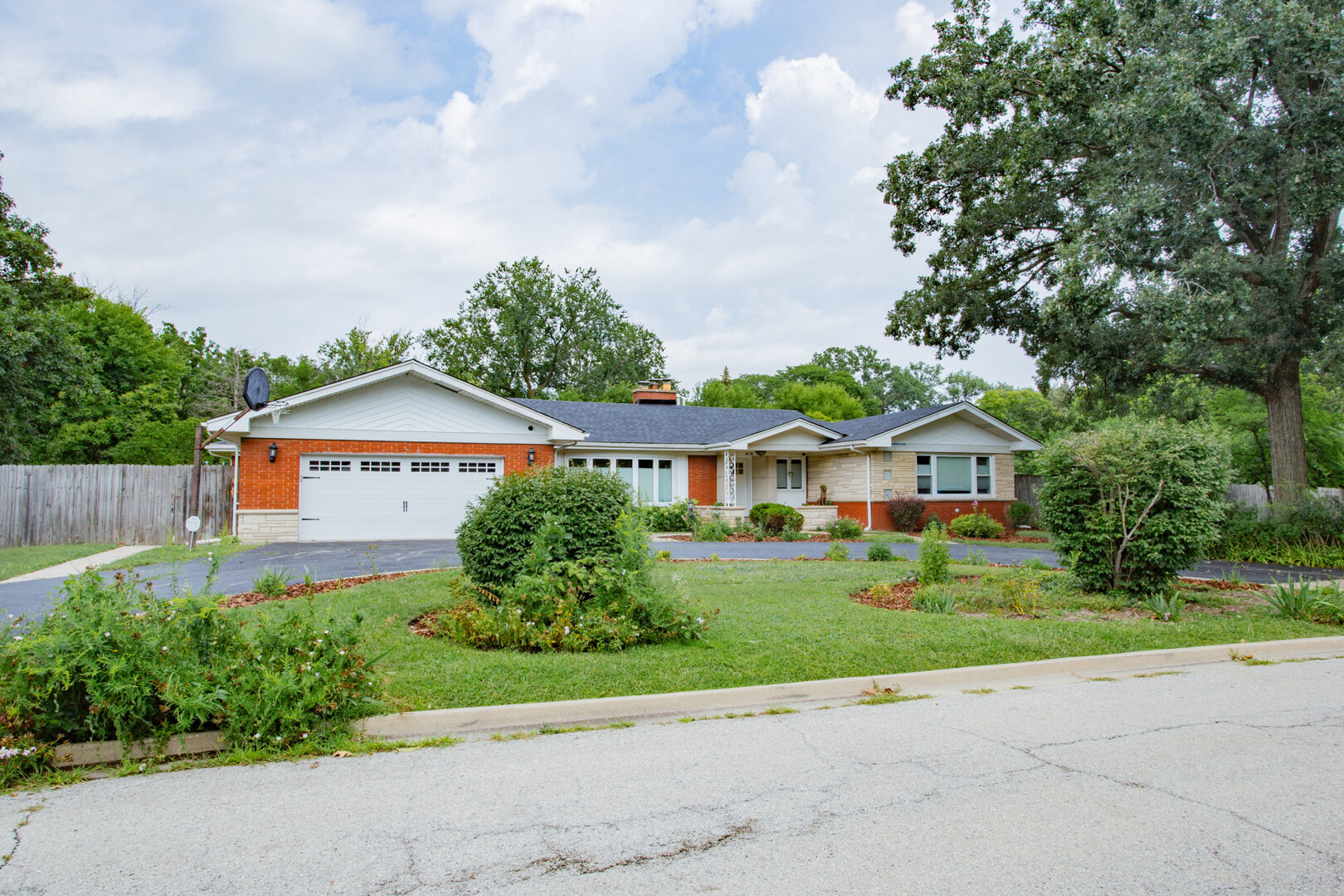 1010 Crabtree Lane, Des Plaines, IL 60016