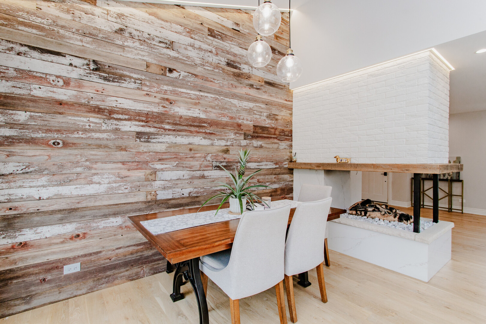 1010 Crabtree Lane, Des Plaines, IL 60016