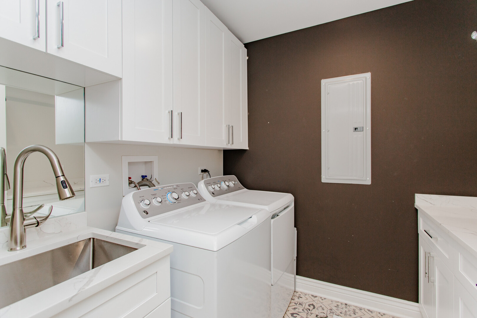 1010 Crabtree Lane, Des Plaines, IL 60016