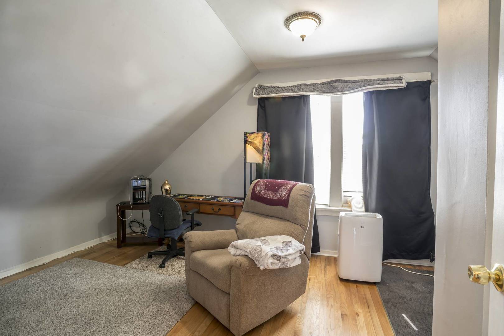 5807 W Cornelia Avenue, Chicago, IL 60634