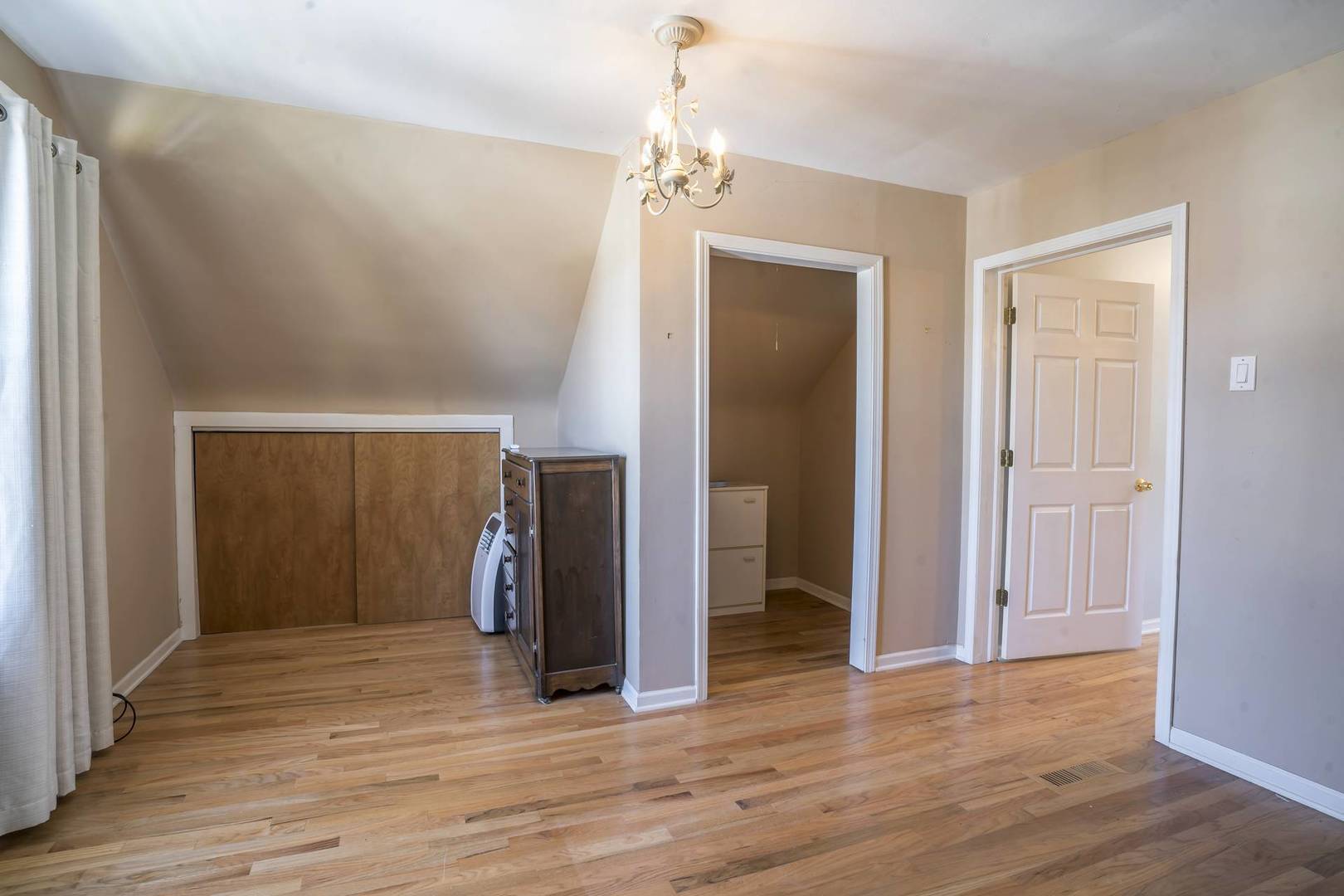 5807 W Cornelia Avenue, Chicago, IL 60634